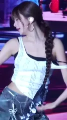 Hong Eunchae 홍은채 | LESSERAFIM - Video