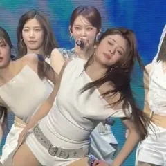 Huh Yunjin 허윤진 | LESSERAFIM - Video