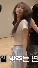 Sakura Miyawaki 宮脇 咲良 | LESSERAFIM - Video