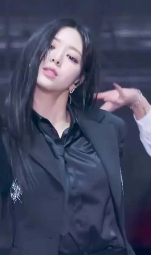 Yuna - ITZY (유나, Shin Yu Na) - Video