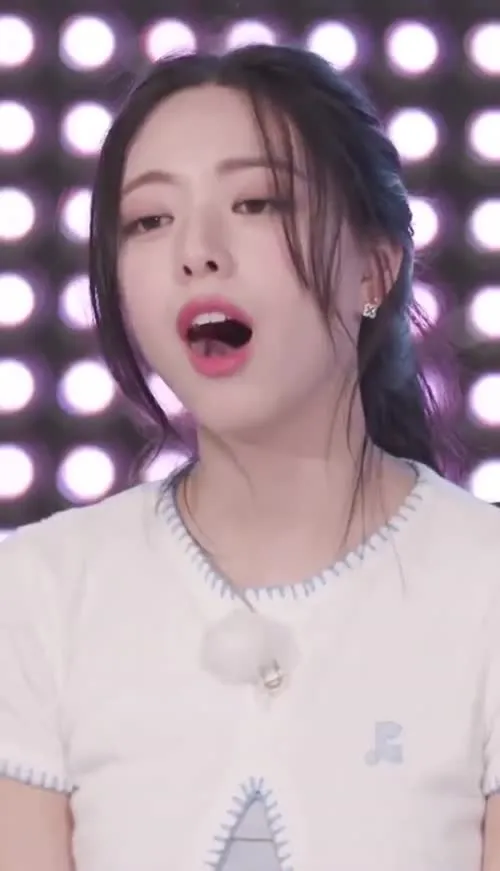 Yuna - ITZY (유나, Shin Yu Na) - Video