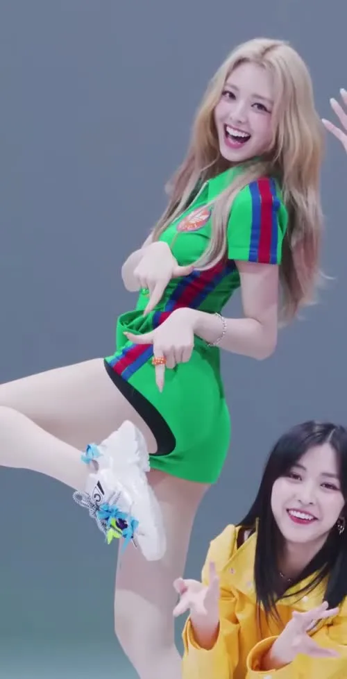 Yuna - ITZY (유나, Shin Yu Na) - Video