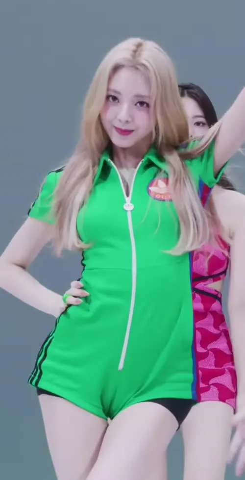 Yuna - ITZY (유나, Shin Yu Na) - Video