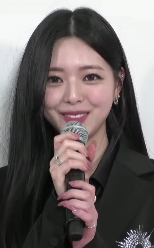 Yuna - ITZY (유나, Shin Yu Na) - Video