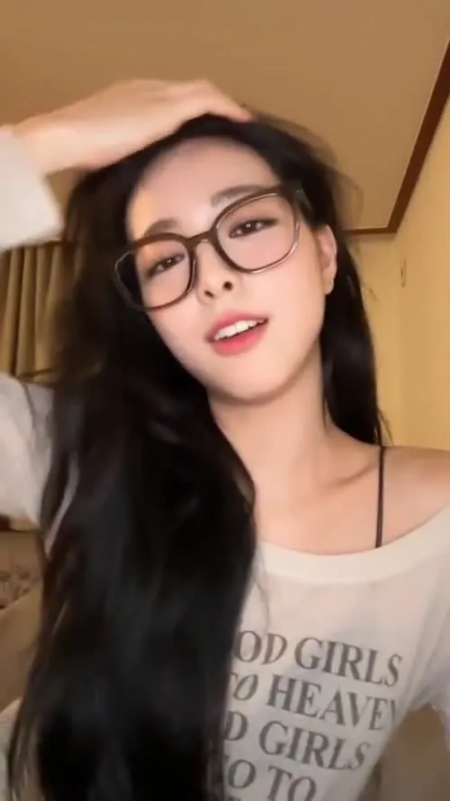 Yuna - ITZY (유나, Shin Yu Na) - Video