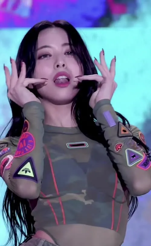 Yuna - ITZY (유나, Shin Yu Na) - Video #72067