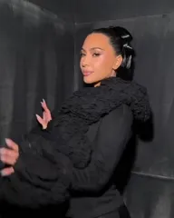 Kim Kardashian - Z4o akIb7ag