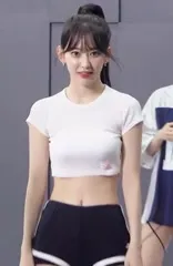 Sakura Miyawaki 宮脇 咲良 | LESSERAFIM - Video
